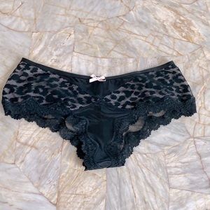 Victoria’s Secret Lingrie Vintage Gorgeous Panties Thong Cheeky Lace Satin Rare